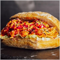 Koreaans gemarineerde kippendijen, Gochujang mayonaise & sesam